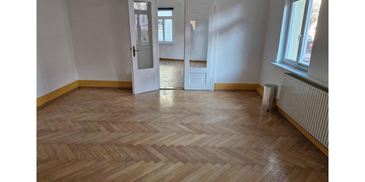 Erdgeschoßwohnung Bad Langensalza - 4 Zimmer, 169 m&sup2;, 1.095&euro; | Angebot:24183122