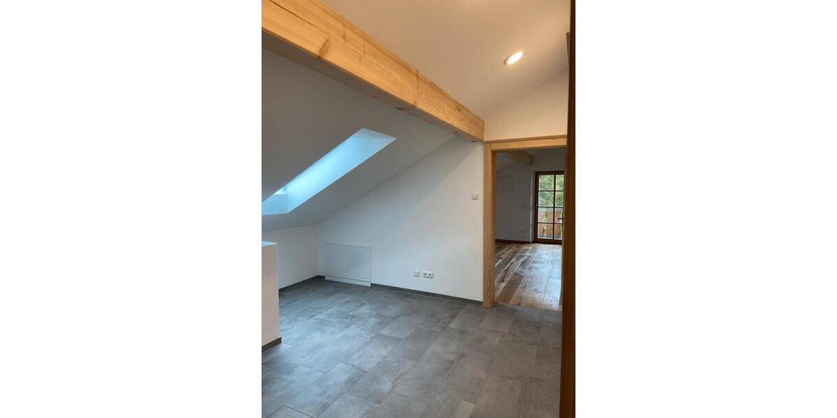 Dachgeschoßwohnung Griesstätt - 3 Zimmer, 85 m&sup2;, 1.400&euro; | Angebot:26213387