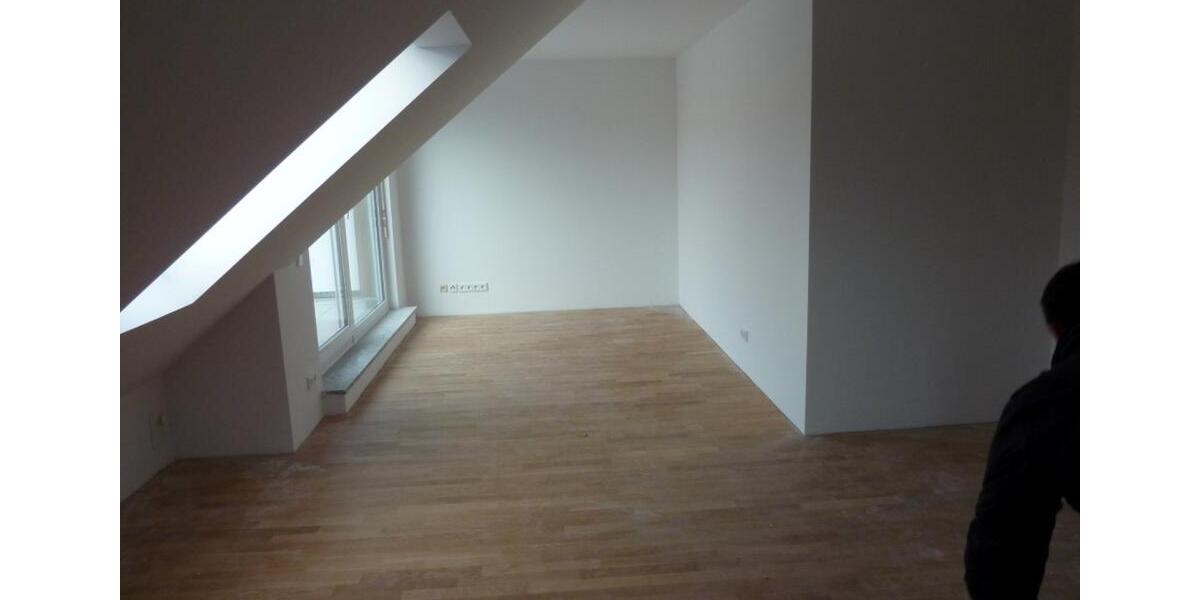 Dachgeschoßwohnung Unterhaching - 3 Zimmer, 74 m&sup2;, 1.380&euro; | Angebot:25416875