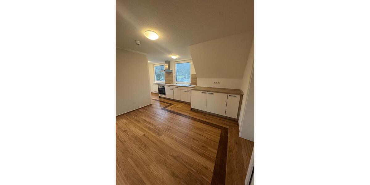 Helle 3-Zimmer-Dachgeschosswohnung mit offenem Wohn-Küchenbereich in Eimke 3 zimmer