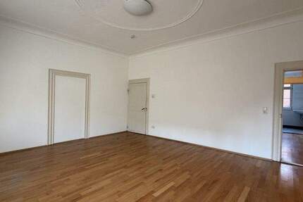 Wohnung Erlangen Innenstadt - 2 Zimmer, 84 m&sup2;, 1.090&euro; | Angebot:25245817