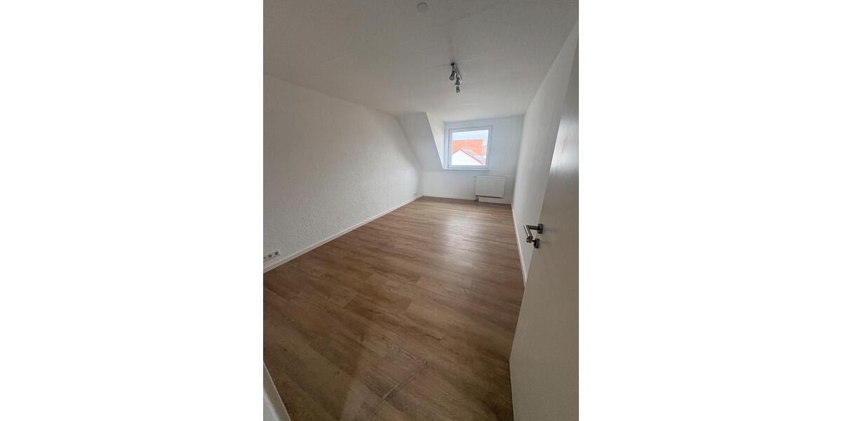 Reihenhaus Ludwigshafen am Rhein Rheingönheim - 11 Zimmer, 245 m&sup2;, 2.900&euro; | Angebot:25980402