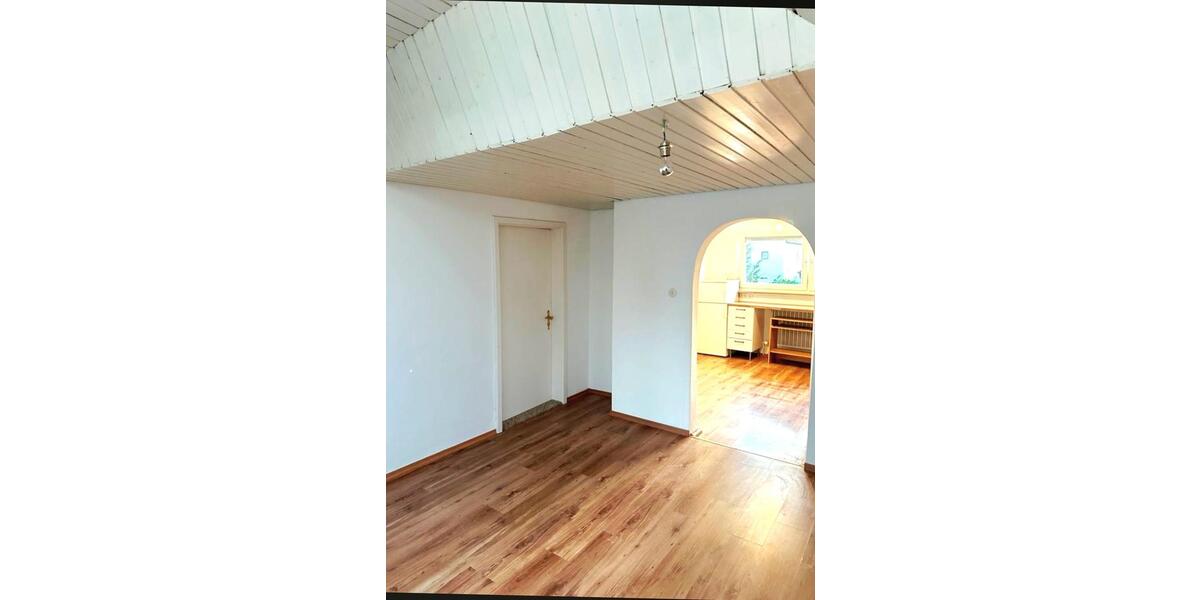 Dachgeschoßwohnung Neuburg an der Donau - 4 Zimmer, 100 m&sup2;, 1.200&euro; | Angebot:26075467