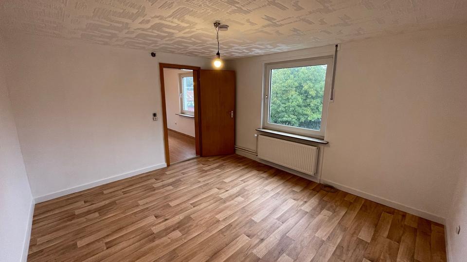 Charmante Doppelhaushälfte mit 4 Zimmern, Küche und kleinem Garten! 4 zimmer