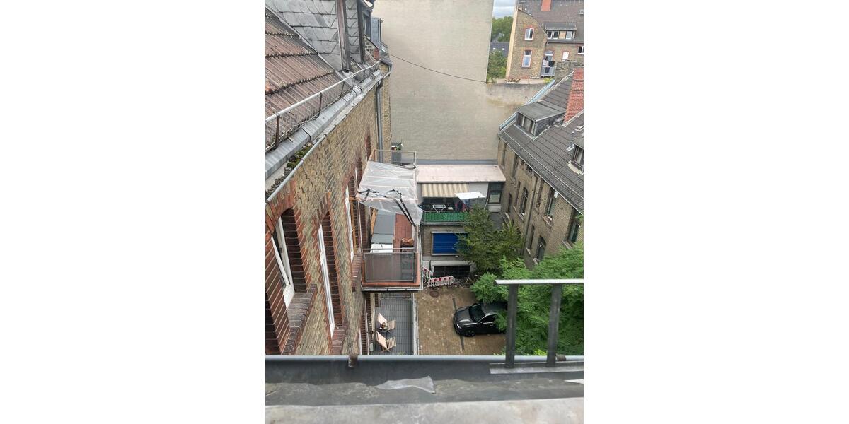 Dachgeschoßwohnung Wiesbaden Biebrich - 4 Zimmer, 105 m&sup2;, 1.190&euro; | Angebot:23487974