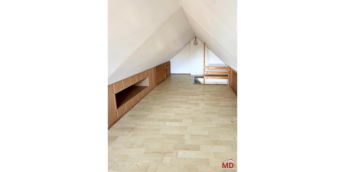 Dachgeschoßwohnung Oelsnitz (Erzgebirge) - 5 Zimmer, 95 m&sup2;, 550&euro; | Angebot:26152231