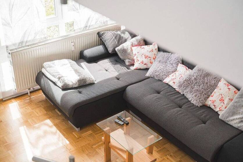 2-Etagen-Wohnung mit 2 TG-Stellplätze, EBK, 2 BadeZimmer, Balkon und Terrasse