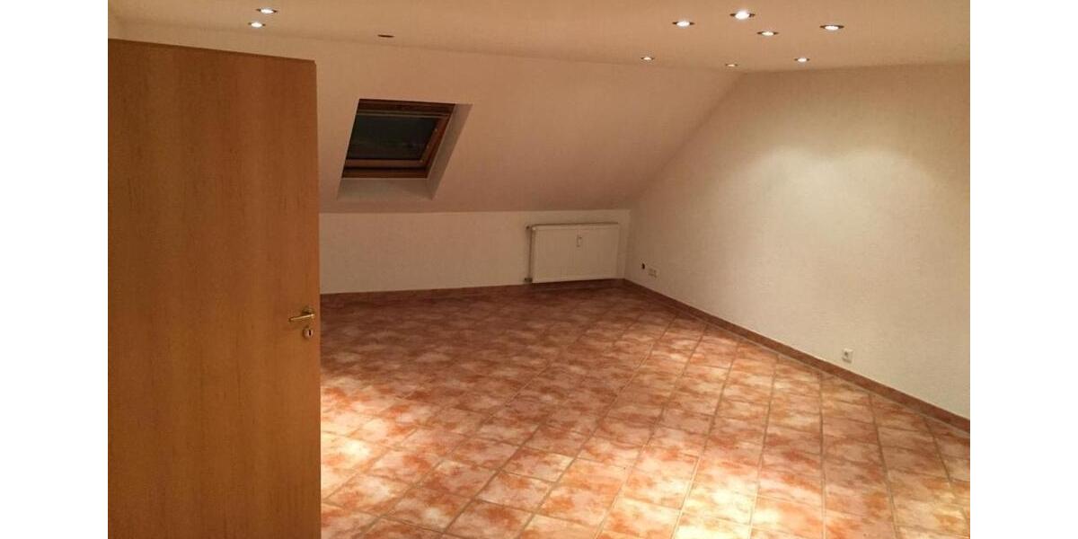 Dachgeschoßwohnung Wirges - 4 Zimmer, 98 m&sup2;, 1.300&euro; | Angebot:26602585
