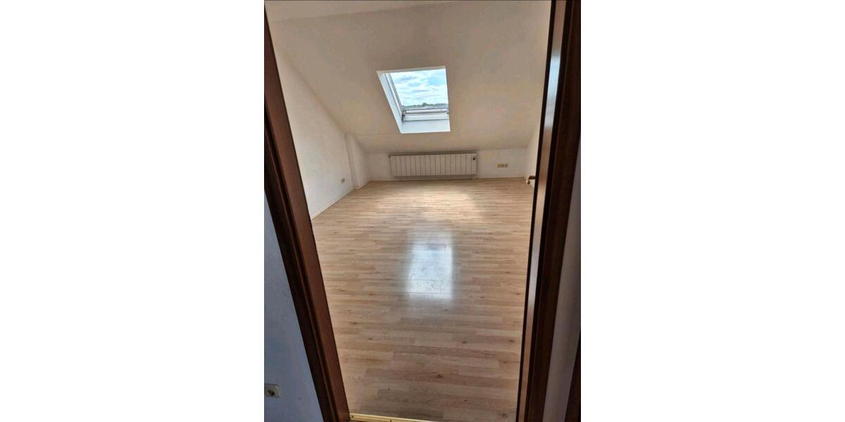 Dachgeschoßwohnung Petersaurach - 3.5 Zimmer, 100 m&sup2;, 960&euro; | Angebot:24820412