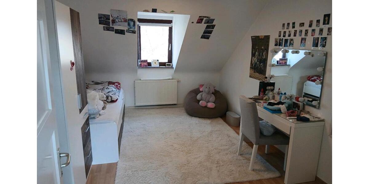 Dachgeschoßwohnung Schweinfurt Gartenstadt - 4 Zimmer, 110 m&sup2;, 750&euro; | Angebot:25752202