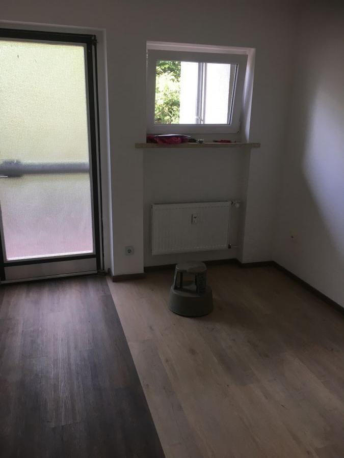2 Zimmer, Kochnische, Dusch-Bad, Loggia.......Junggesellen-Wohnung 1 zimmer