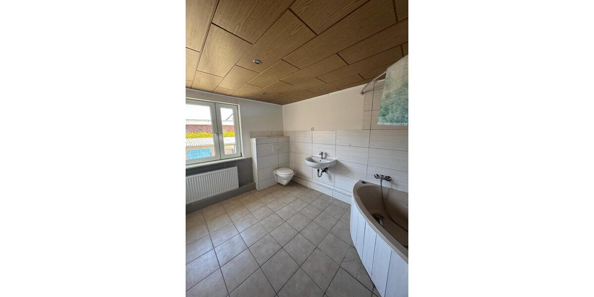 Dachgeschoßwohnung Teuchern - 5 Zimmer, 100 m&sup2;, 850&euro; | Angebot:26532602
