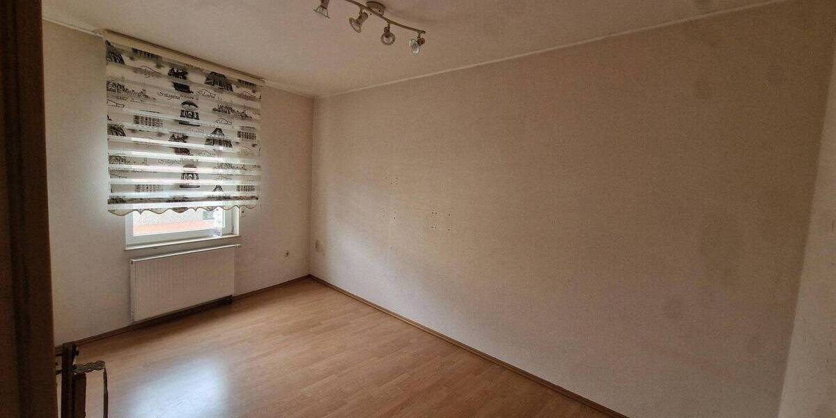 Reihenmittelhaus Düren Birkesdorf - 6 Zimmer, 150 m&sup2;, 1.300&euro; | Angebot:26009380