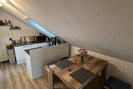 Gemütliche 1,5 Zimmer DG Wohnung mit EBK zimmer