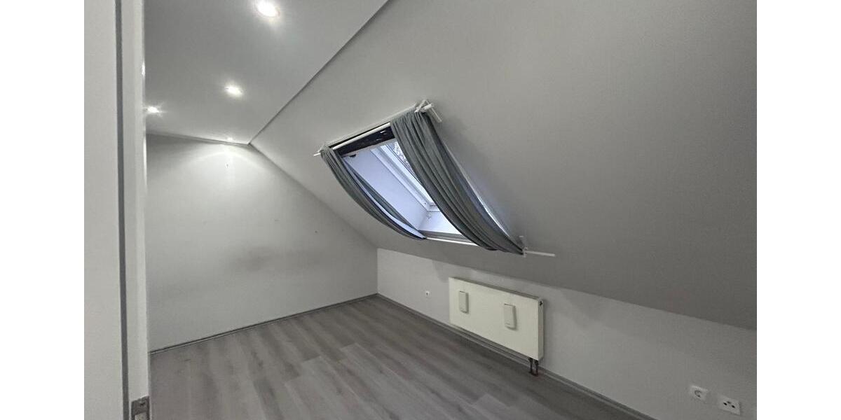 Dachgeschoßwohnung Hilchenbach - 2.5 Zimmer, 75 m&sup2;, 900&euro; | Angebot:26546154