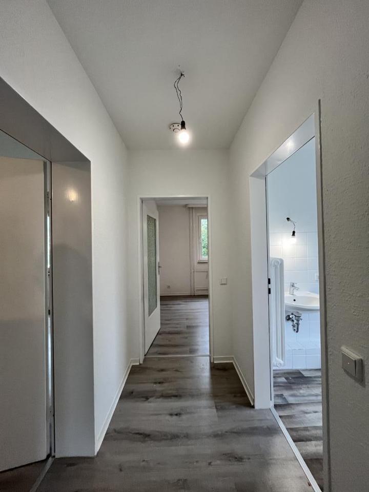 Hell und Freundlich, fast im Grünen und Stadtnah!!! 3 ZKB + Balkon - Frisch renoviert*** zimmer