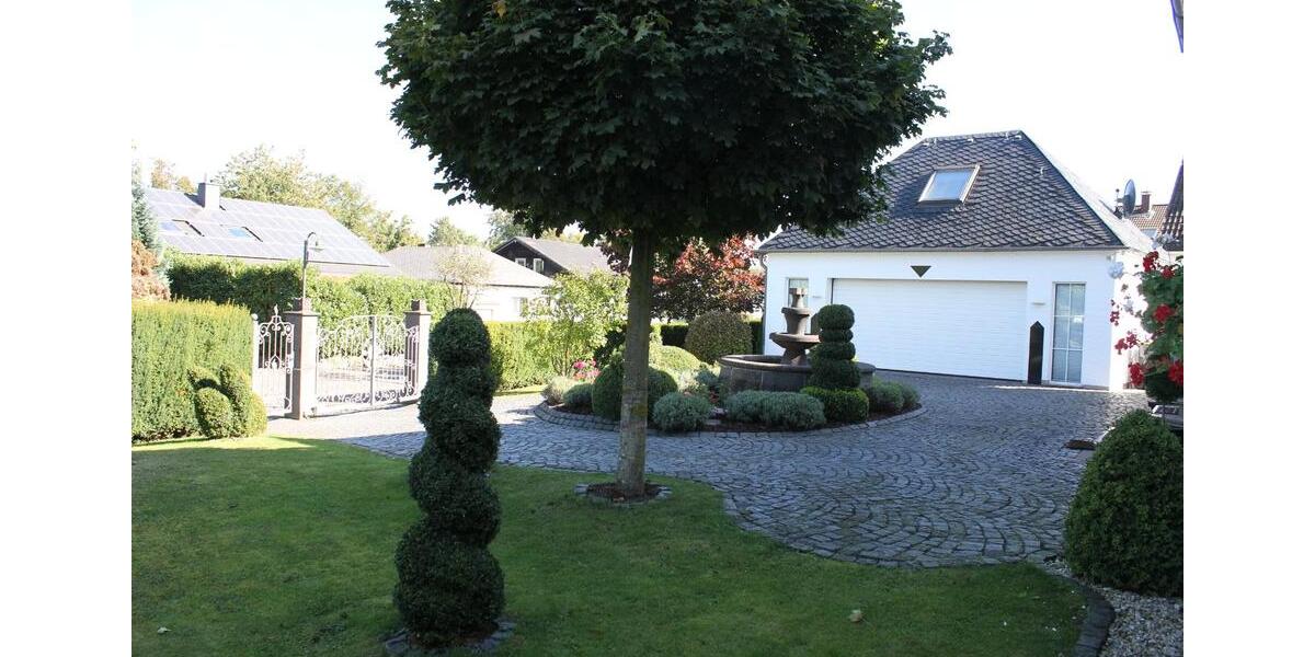 Hauptwohnung in Zweifamilienhaus mit großzügiger Anlage 7 zimmer