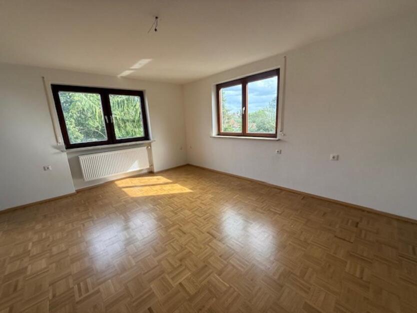Wohnen auf zwei Ebenen mit Garage und Kfz.-Stellplatz in Ipsheim