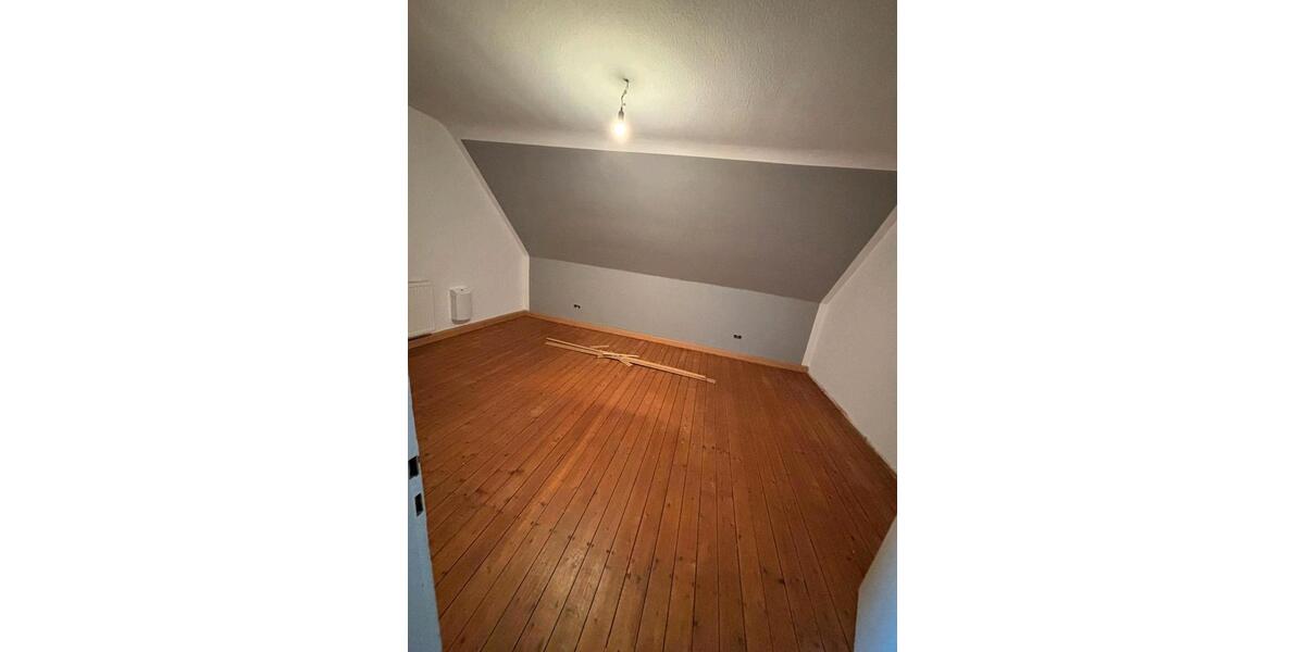 Dachgeschoßwohnung Nordstemmen - 3 Zimmer, 82 m&sup2;, 850&euro; | Angebot:24373728