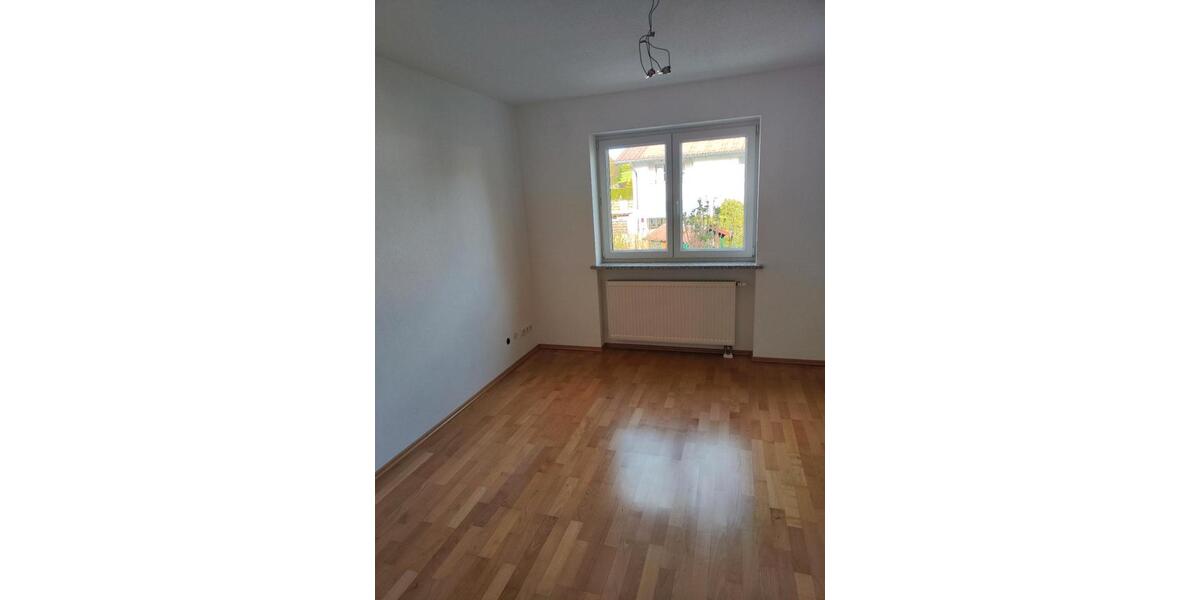 Etagenwohnung Traunreut St. Georgen - 4 Zimmer, 124 m&sup2;, 1.500&euro; | Angebot:26051561