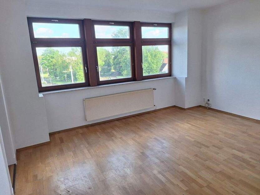Großzügige, helle 5-Zimmer-Dachgeschosswohnung im Altbau - ruhige Lage mit Weitblick in Ammendorf 5 zimmer