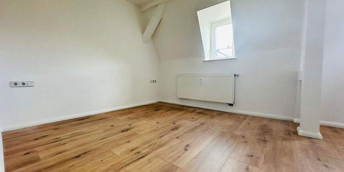 Etagenwohnung Meerane - 3 Zimmer, 71 m&sup2;, 560&euro; | Angebot:25755942