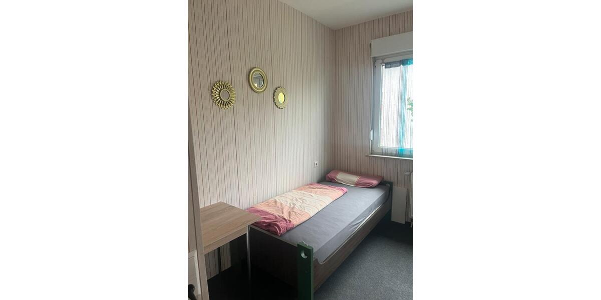 Wohnen auf Zeit Albstadt Gemarkung Onstmettingen - 8 Zimmer, 20 m&sup2;, 20&euro; | Angebot:26251925