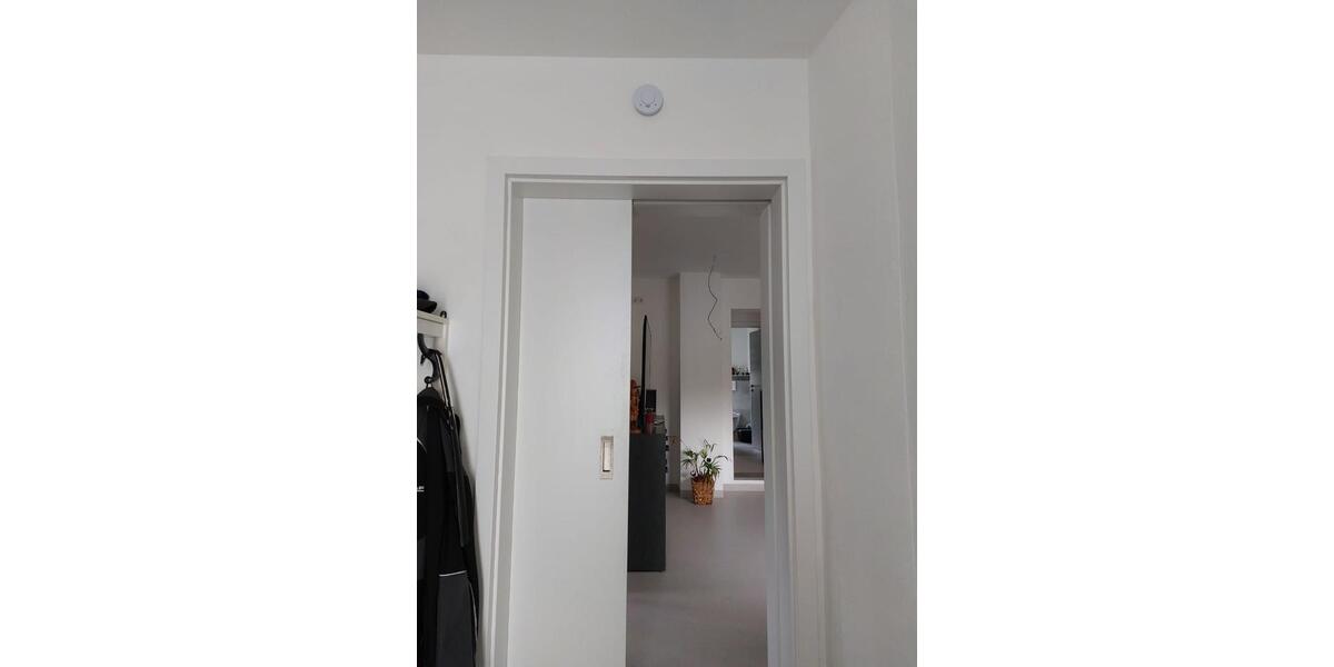 2-Zimmer Wohung - frisch saniert mit eigenem Eingang und Stellpla 2 zimmer