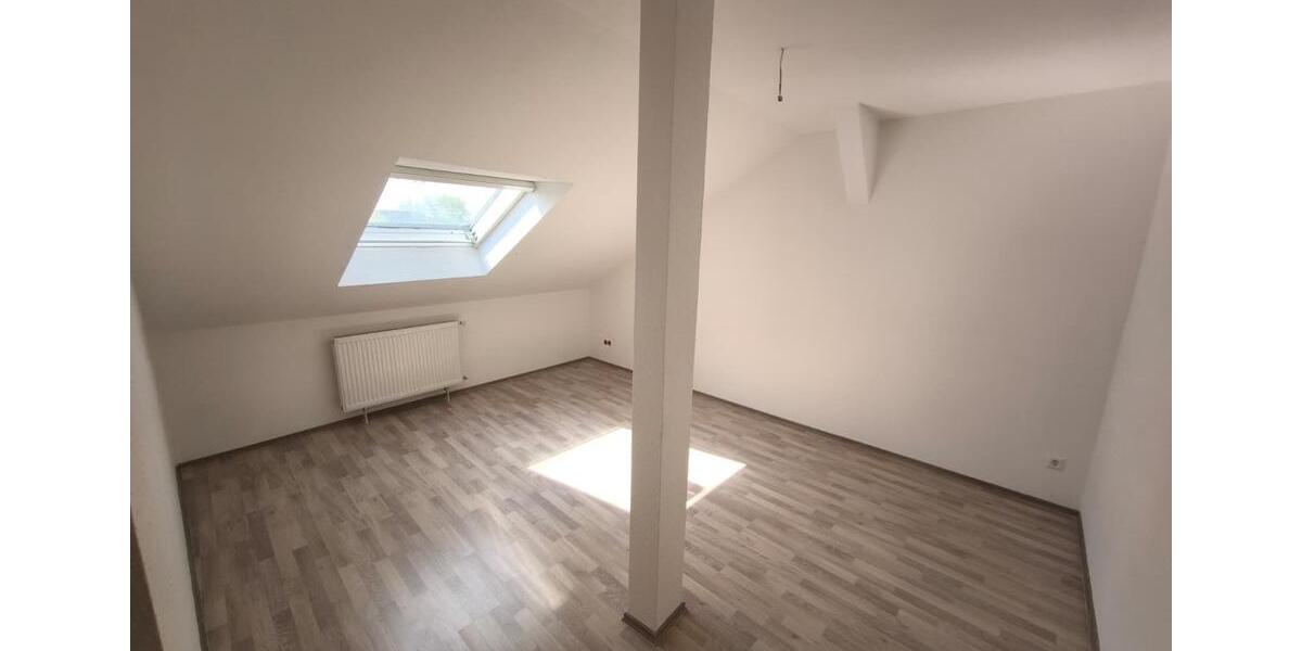 Dachgeschoßwohnung Zwickau - 3 Zimmer, 75 m&sup2;, 500&euro; | Angebot:26705459