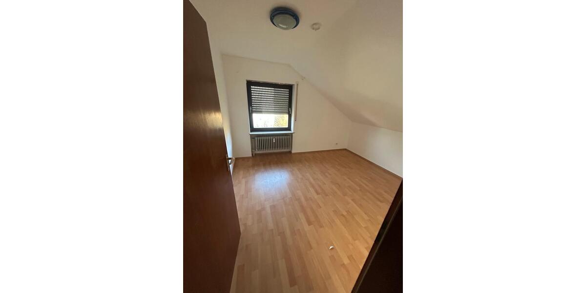 Dachgeschoßwohnung Schwabach - 4 Zimmer, 90 m&sup2;, 1.050&euro; | Angebot:24812535