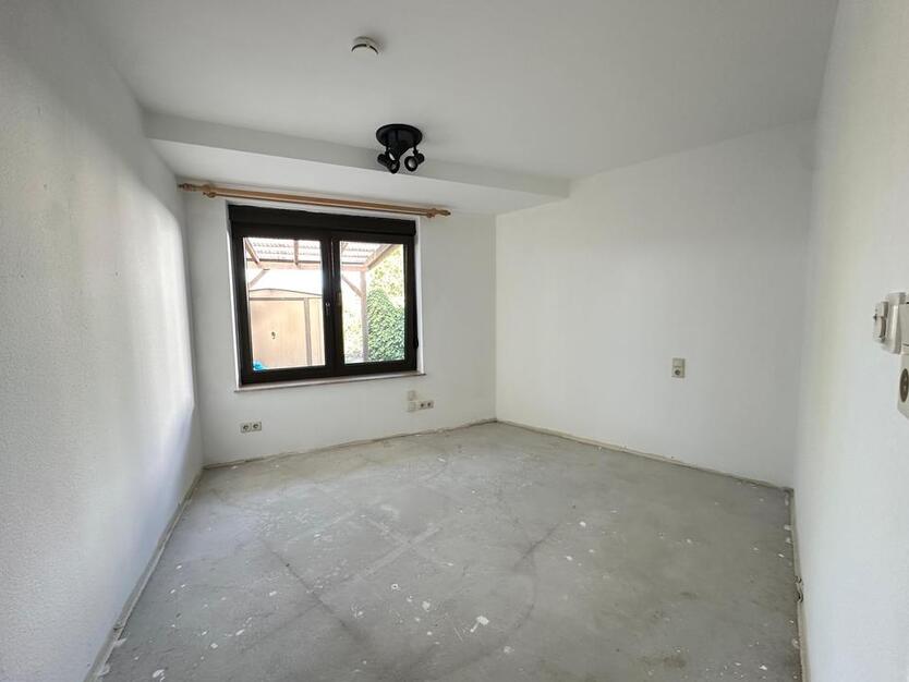 Haus zu vermieten mit Garten und Stellplatz zimmer