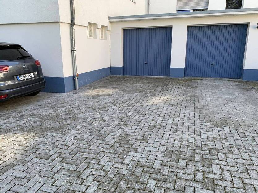Renovierte 2-Zimmer-Wohnung mit 2 Balkonen 2 Stellpl. in Bestlage von D-Oberkassel