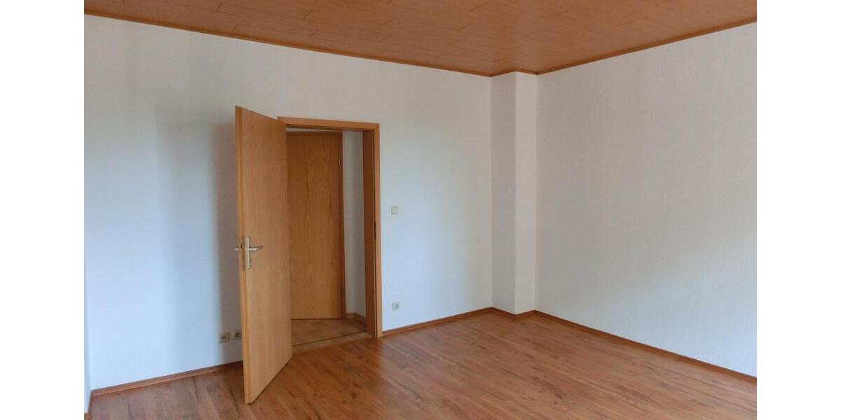 Dachgeschoßwohnung Altenburg - 2 Zimmer, 60 m&sup2;, 400&euro; | Angebot:25993598