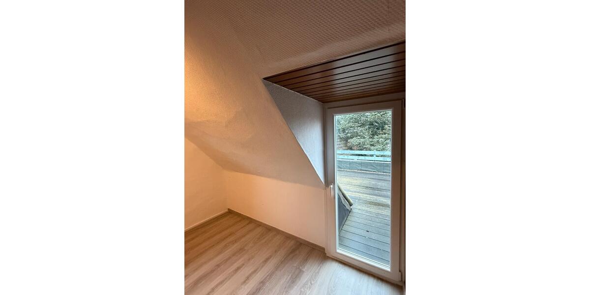 Dachgeschoßwohnung Springe - 2.5 Zimmer, 83 m&sup2;, 750&euro; | Angebot:25806695