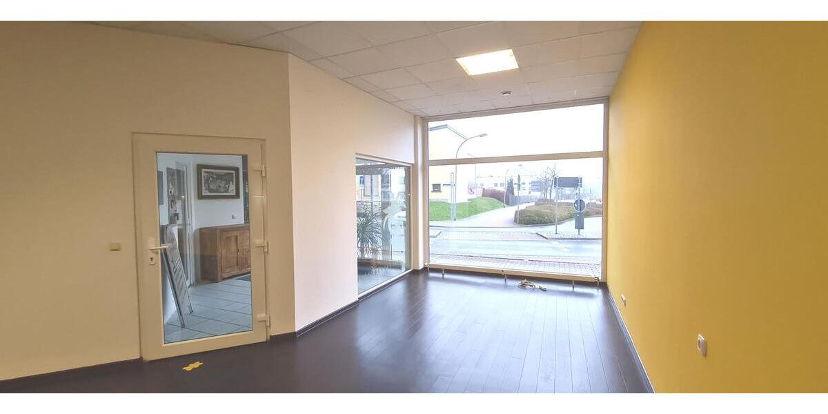 Große Laden-, Büro- oder Praxisfläche in Hermsdorf - Gewerbeobjekt Hermsdorf | Angebot:27009487