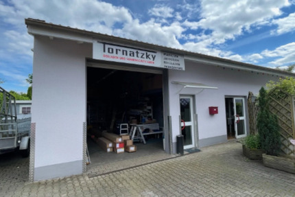 Provisionsfrei! Lagerhalle mit neuwertigen Ausstellungs- und Büro zimmer