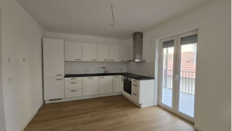 Kernsaniert: Geschmackvolle 3-Raum-Wohnung mit EBK und Balkon