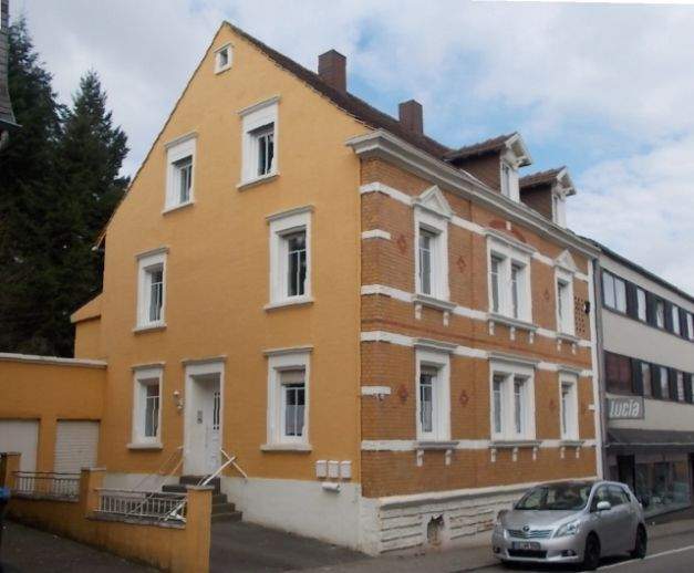 Schicke Wohnung in Top Zustand mit, überdachtem Balkon im 1. OG eines 3 FHS in St. Ingbert - Rohrbach