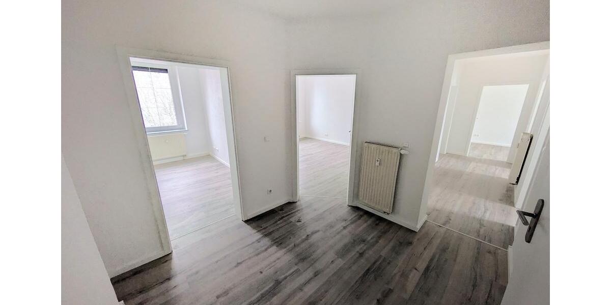 ++ ERSTBEZUG nach Sanierung! - wunderschöne 4-Raum Wohnung - modernisiertes Tageslichtbad ++ 4 zimmer