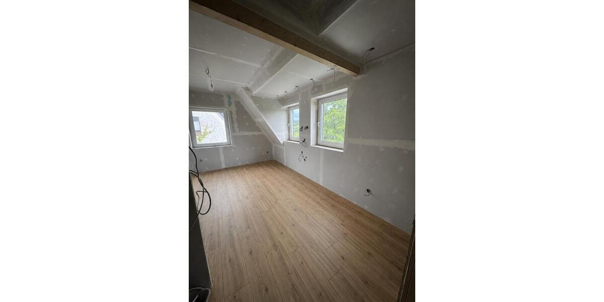 Dachgeschoßwohnung Sundern (Sauerland) - 3 Zimmer, 89 m&sup2;, 750&euro; | Angebot:26662278