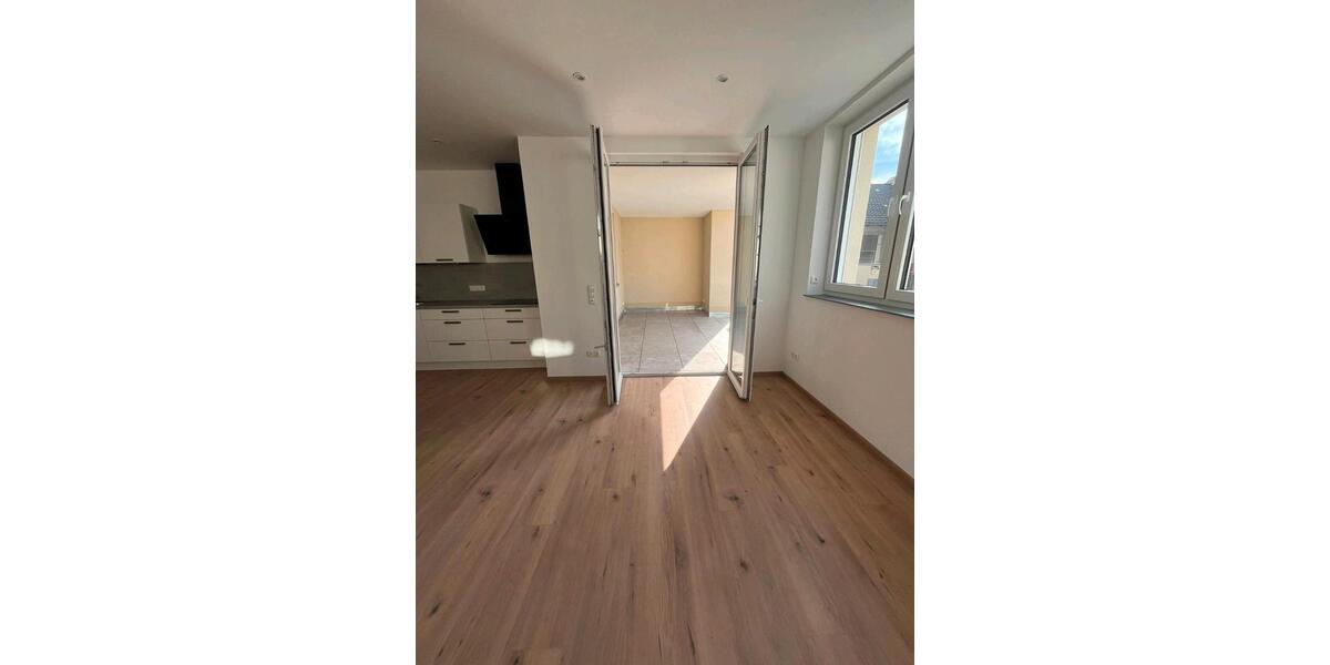 Etagenwohnung Wonfurt Steinsfeld - 1 Zimmer, 102 m&sup2;, 960&euro; | Angebot:26430054