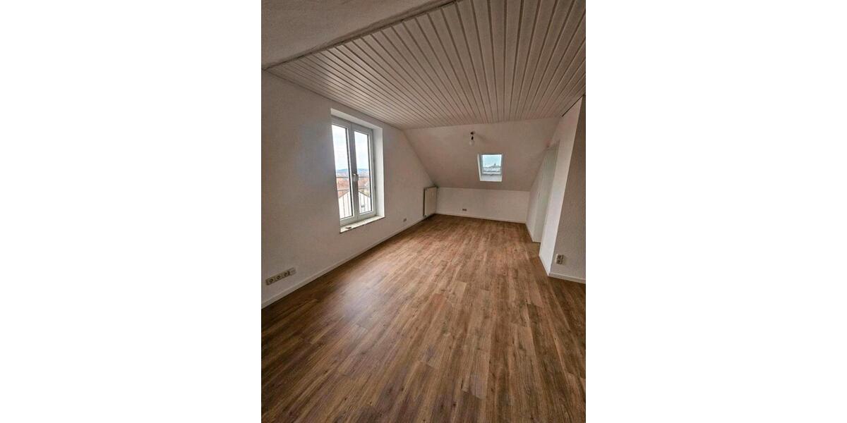Dachgeschoßwohnung Bad Neustadt an der Saale - 3 Zimmer, 85 m&sup2;, 990&euro; | Angebot:24329997