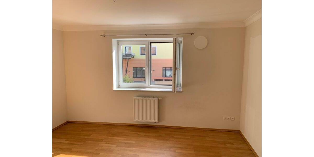 Etagenwohnung Nittenau - 3 Zimmer, 87 m&sup2;, 765&euro; | Angebot:25702608