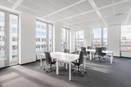 Voll ausgestatteter privater Büroraum für Sie und Ihr Team in Regus Uhlandstraße zimmer
