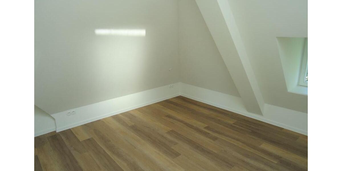 Dachgeschoßwohnung Naunhof - 2 Zimmer, 80 m&sup2;, 999&euro; | Angebot:25056005