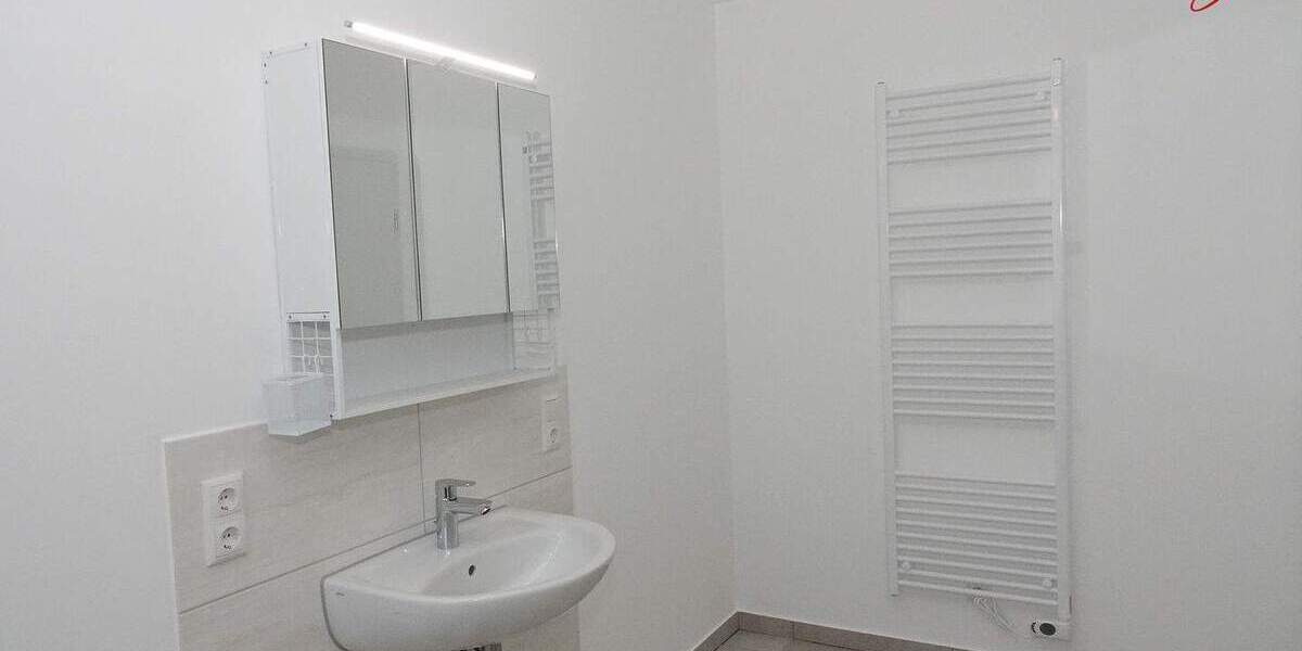 Etagenwohnung Esens - 3 Zimmer, 92 m&sup2;, 990&euro; | Angebot:25670229