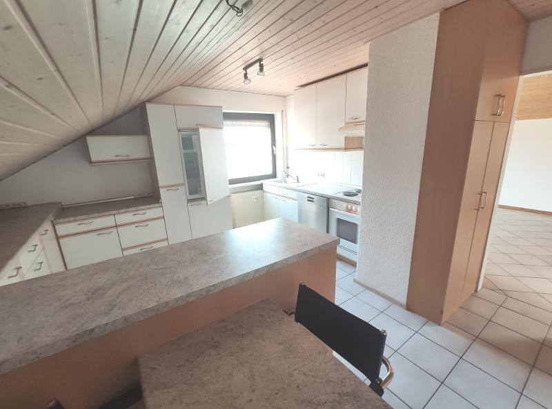 3 Zi. DG Wohnung mit Küche, Gartenmitbenutzung und Stellplatz 3 zimmer