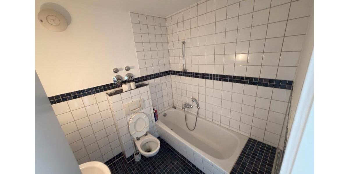 Etagenwohnung Wiesbaden Biebrich - 2 Zimmer, 47 m&sup2;, 990&euro; | Angebot:26325843