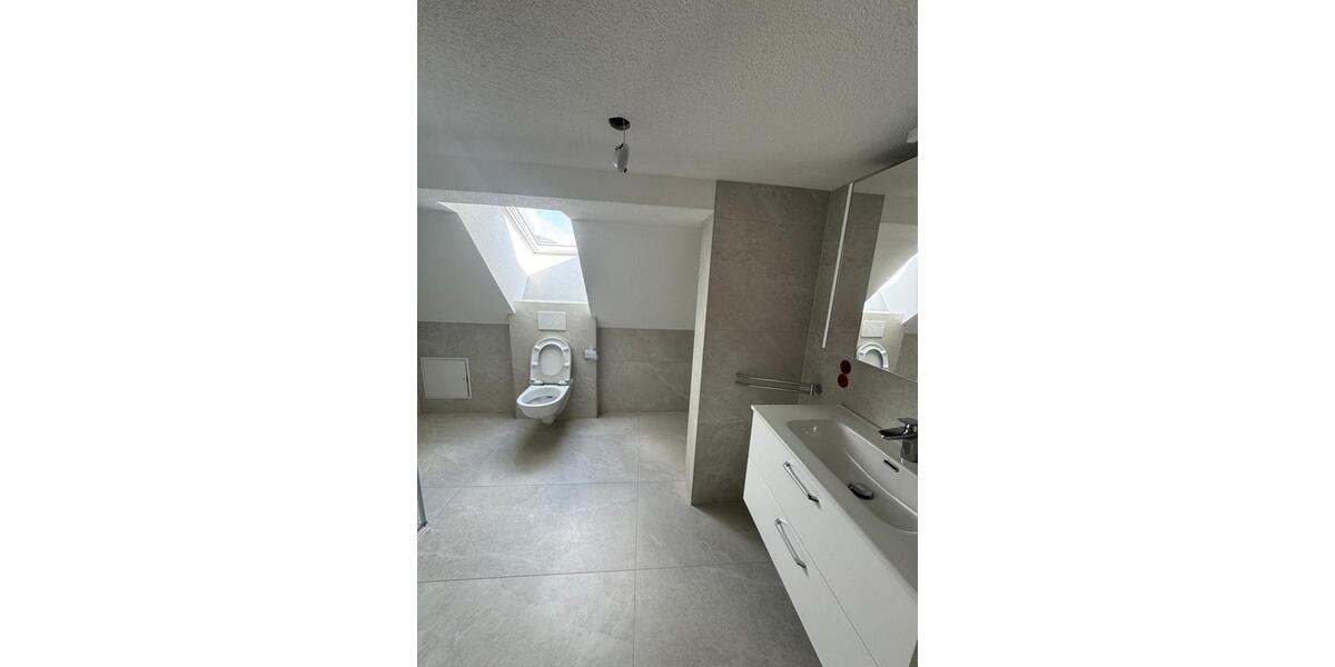 Dachgeschoßwohnung Gingen an der Fils - 4 Zimmer, 200 m&sup2;, 1.700&euro; | Angebot:25725035