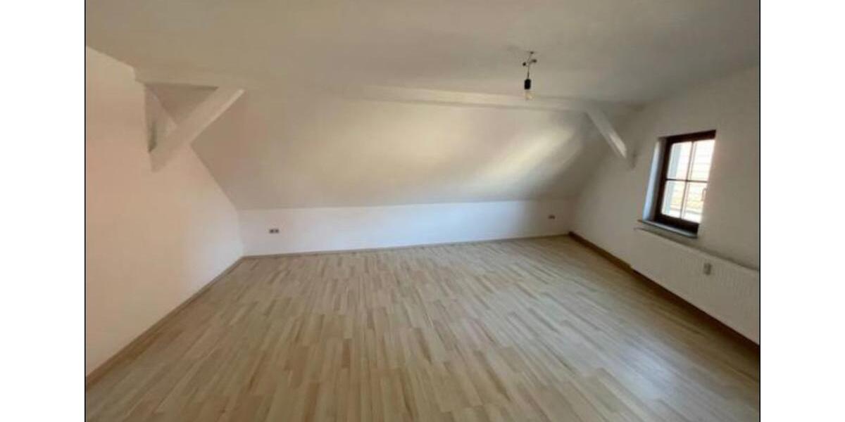 Dachgeschoßwohnung Schmalkalden - 2 Zimmer, 46 m&sup2;, 320&euro; | Angebot:26248201